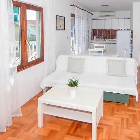 Apartamento 2 *